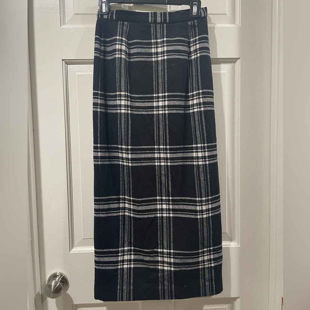 Liz Claiborne black and white long plaid skirt